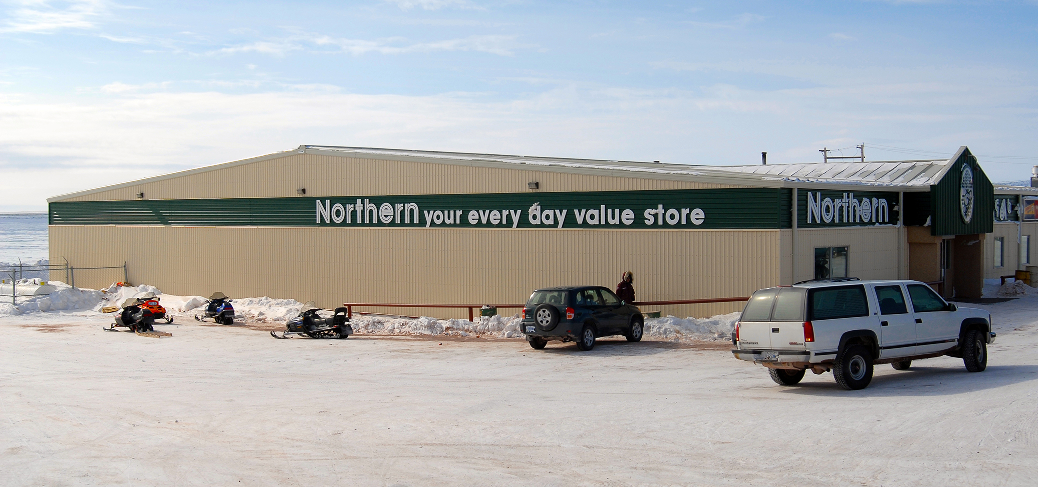 Baker Lake-store.jpg (1.30 MB)