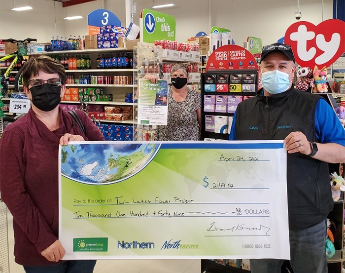 Buffalo Narrows Greener Tomorrow Cheque Presentation.jpg (384 KB)