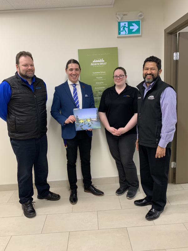 Robert with Trainers.JPG (367 KB)