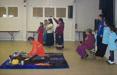 smudgin ceremony Lynn Lake copy.jpg (133 KB)